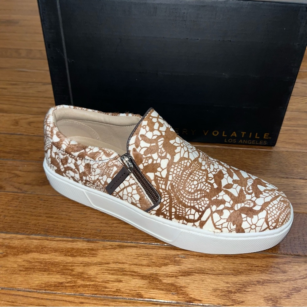 Very Volatile Normande Slip On Haircalf Sneakers Light Brown & White Women’s 9